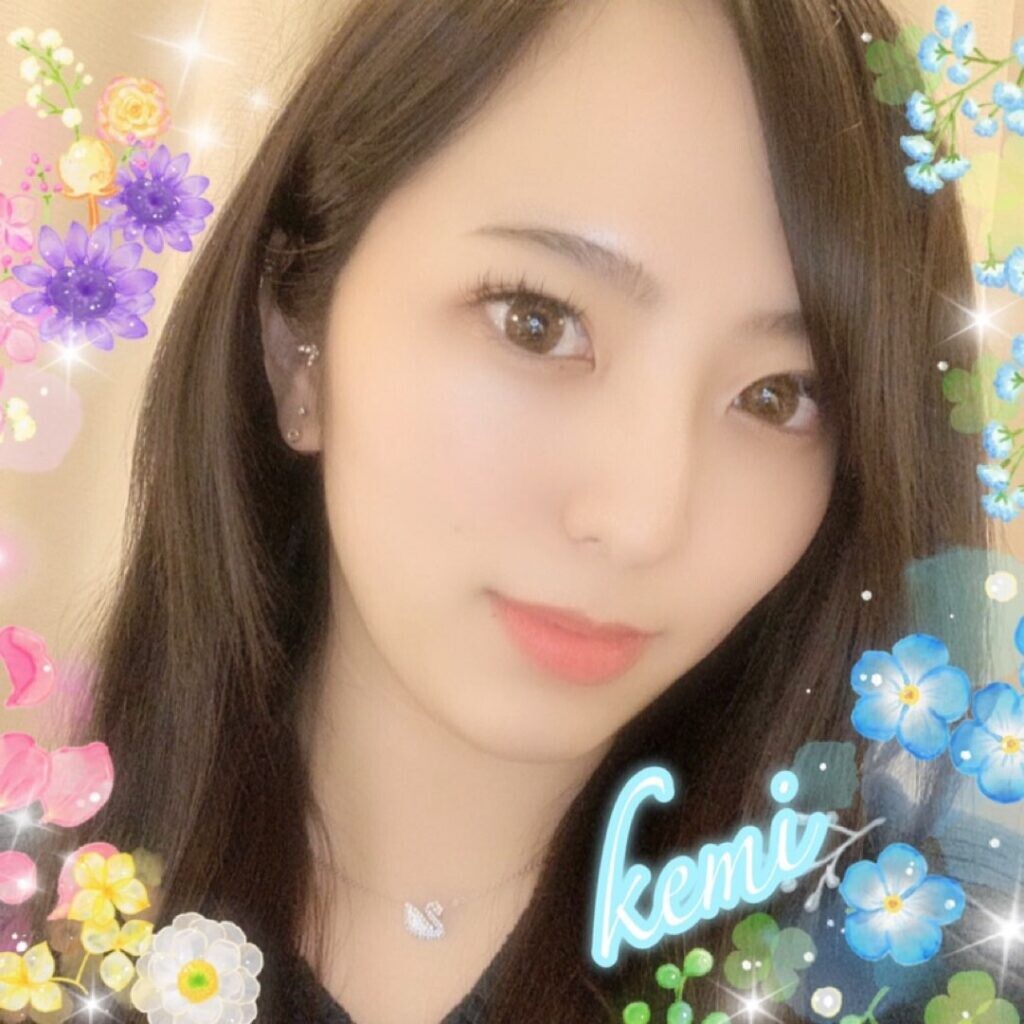 かわいいと評判の人気ライバー5選！美女が多いライブ配信アプリもご紹介 AmicoVoice